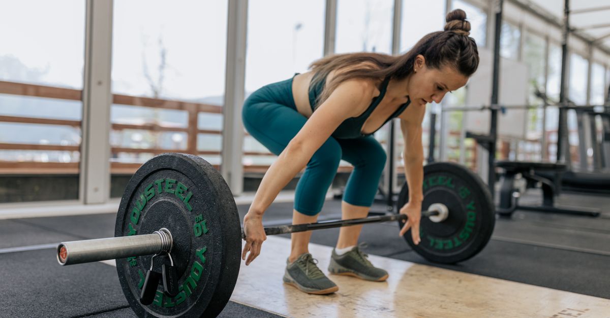 Woman lifting dumbbells in activewear